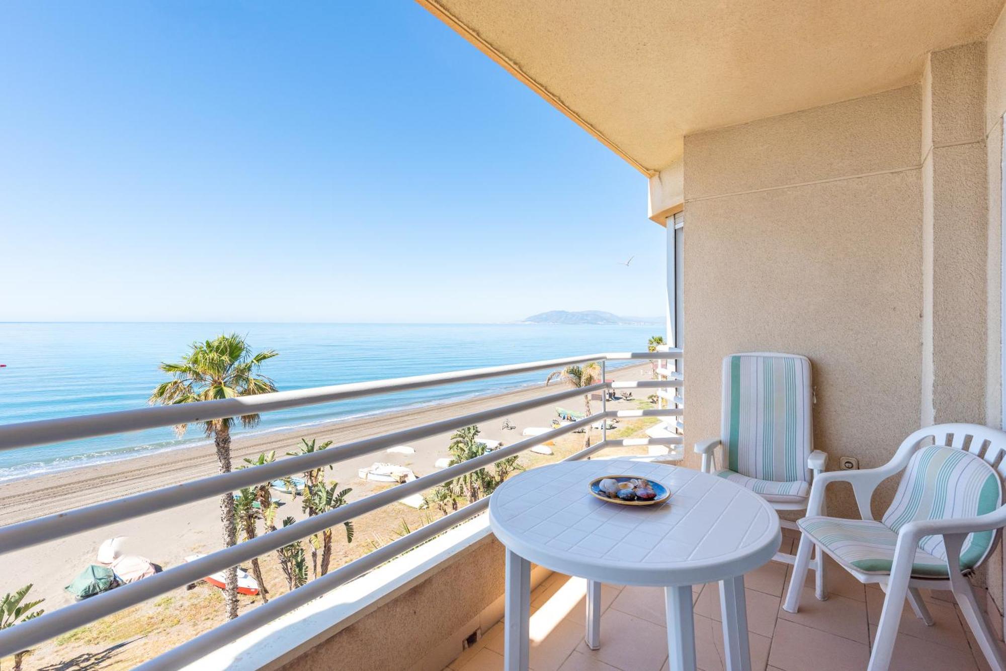 Wintowinrentals 1ª Linea De Playa, Parking Y Wifi Rincon de la Victoria Exterior photo